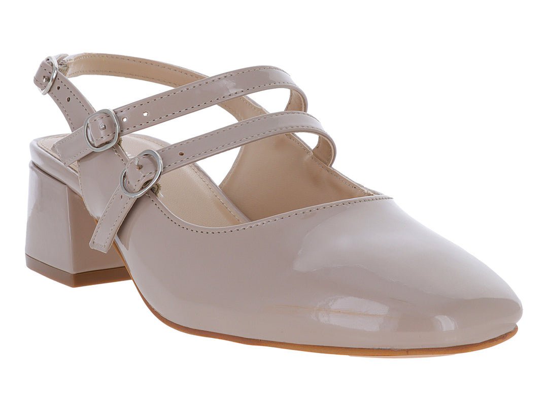 Zapato Mary Jane color clay de charol brillante con tacón cuadrado y correas con hebillas.