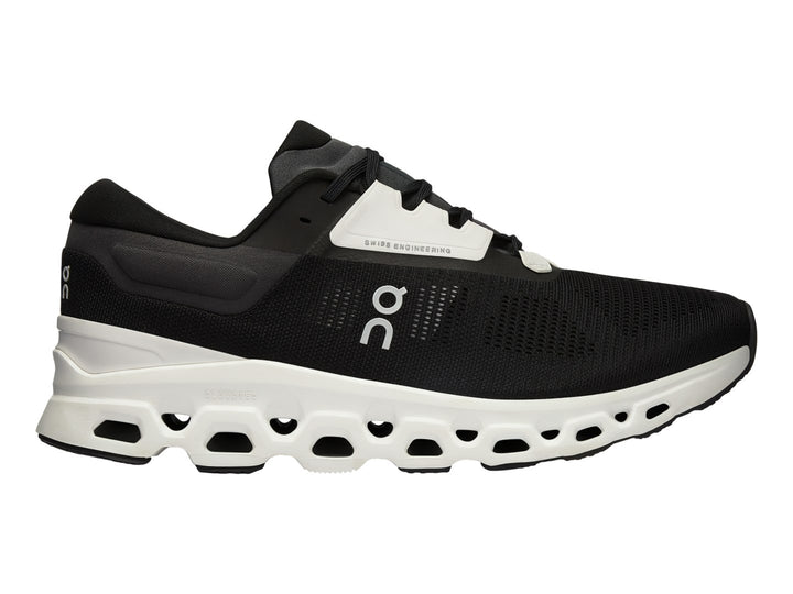 Tenis deportivos On Cloudstratus 3 color negro con suela blanca y diseño ergonómico.