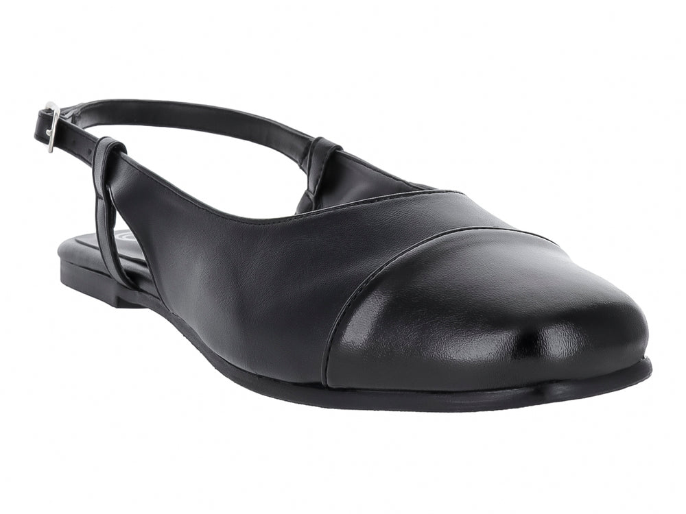 Zapato plano color negro con correa ajustable y hebilla metálica.