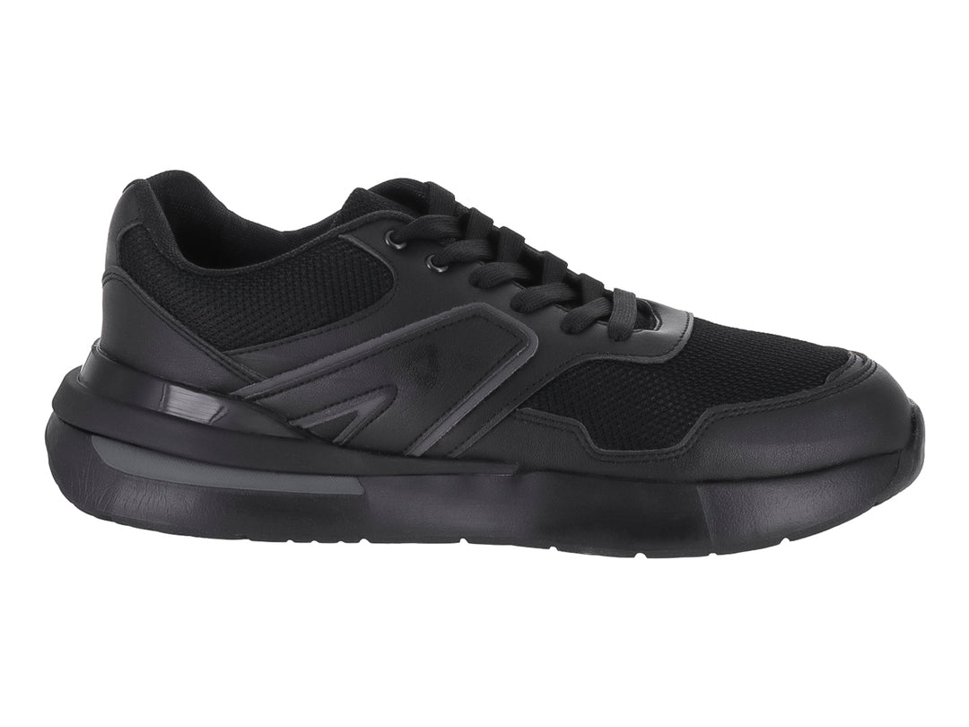 Tenis deportivo infantil color negro con detalles en malla y cordones.