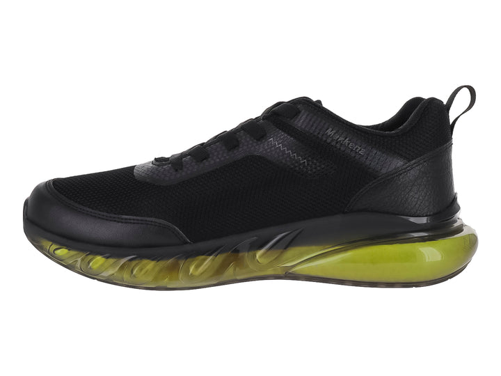 Tenis de baloncesto marca Makena en color negro con suela amortiguadora transparente en tono amarillo neón.