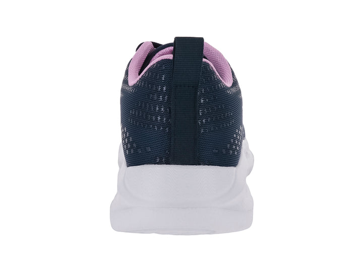 Tenis deportivos color azul marino con suela blanca y detalles en rosa.
