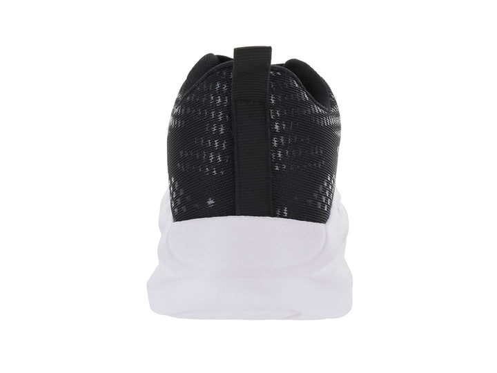 Tenis deportivos marca Makena en color negro con suela blanca y detalles en malla.