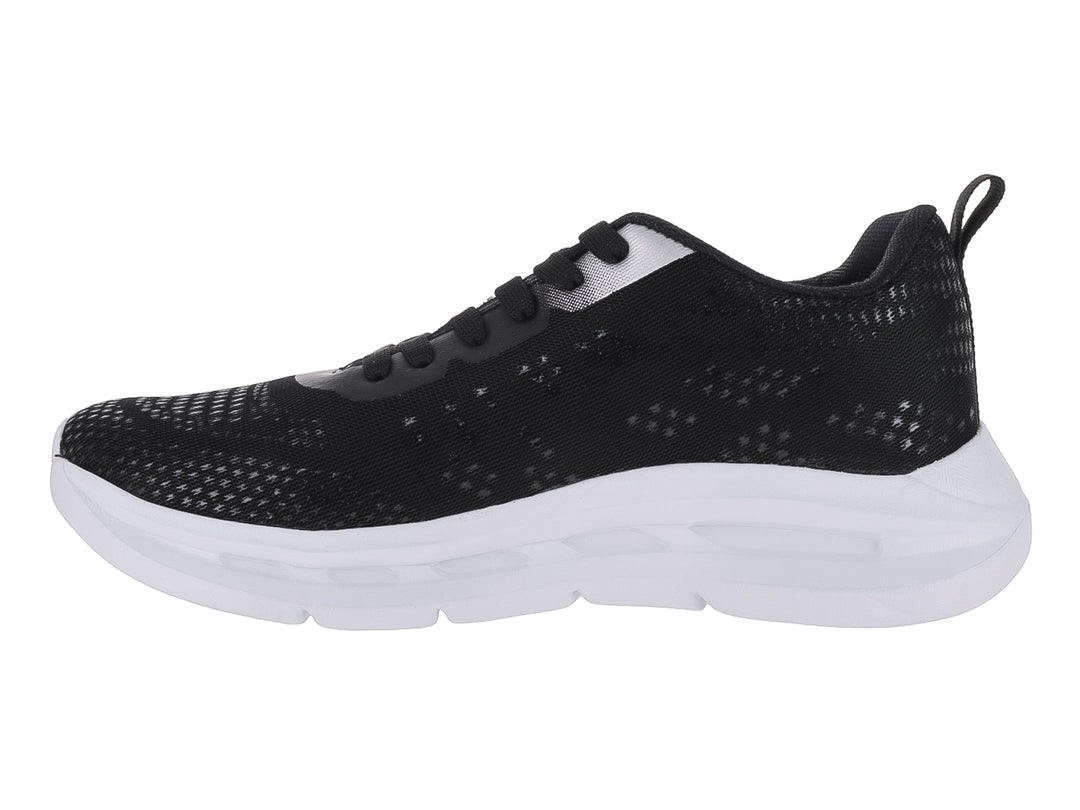 Tenis deportivos marca Makena en color negro con suela blanca y detalles en malla.