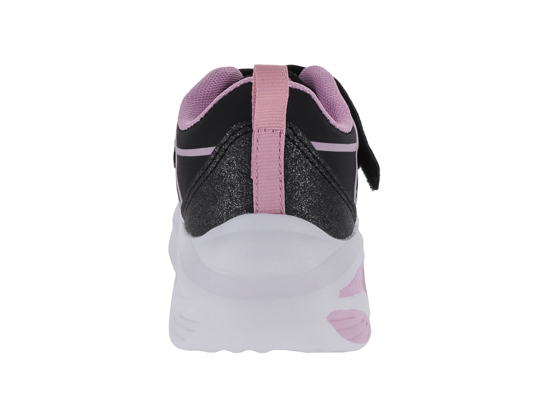 Tenis deportivos para niña marca Makena en color negro con detalles rosas y suela blanca.