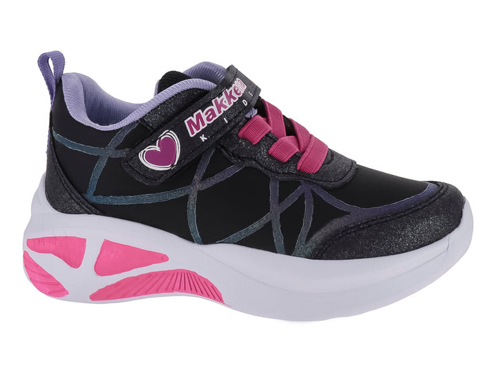 Tenis deportivos para niña en color negro con detalles en rosa y suela blanca.