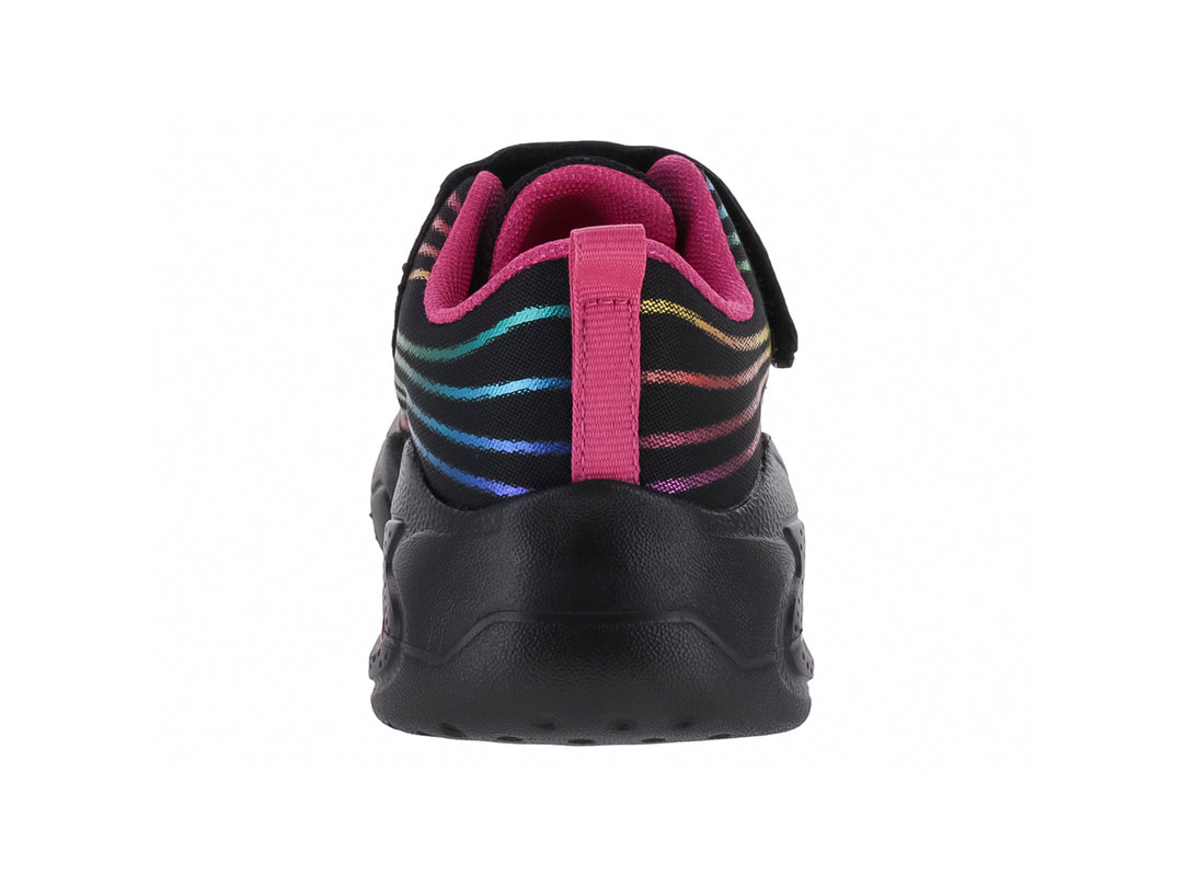Tenis deportivos negros para niño o niña con detalles en fucsia y rayas multicolores laterales.