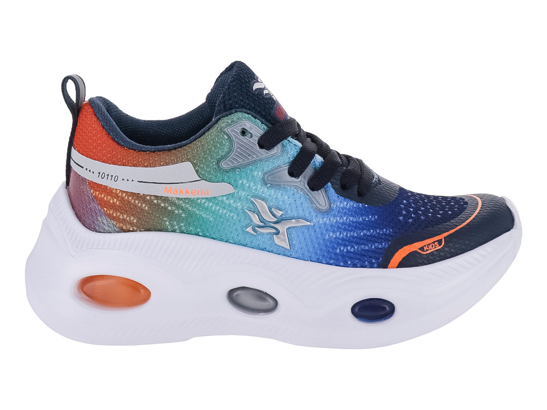 Tenis deportivos infantiles con diseño en degradado de colores y suela blanca gruesa.