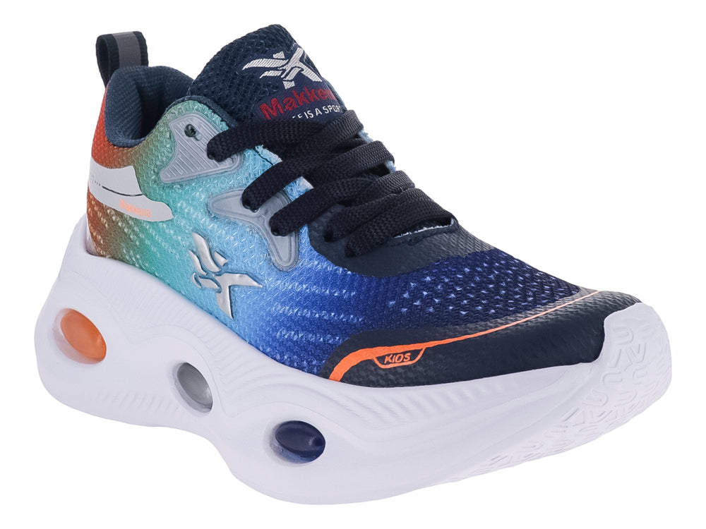 Tenis deportivos infantiles con diseño en degradado de colores y suela blanca gruesa.