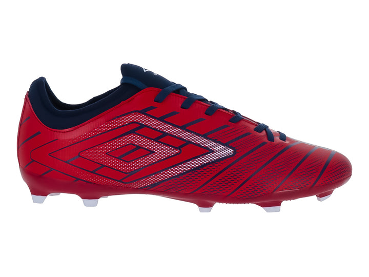 Botín de fútbol Umbro color rojo con detalles en azul y suela blanca con estoperoles.