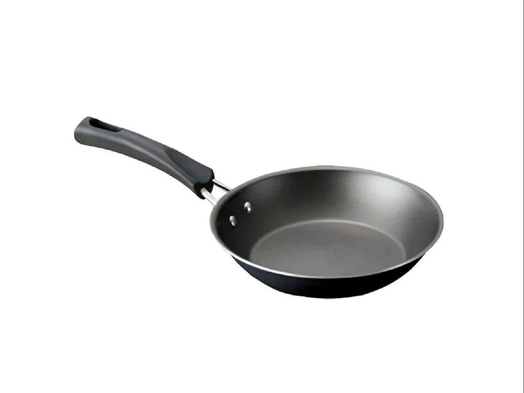 Batería de cocina Tramontina azul de 9 piezas con tapas de vidrio y mangos negros.