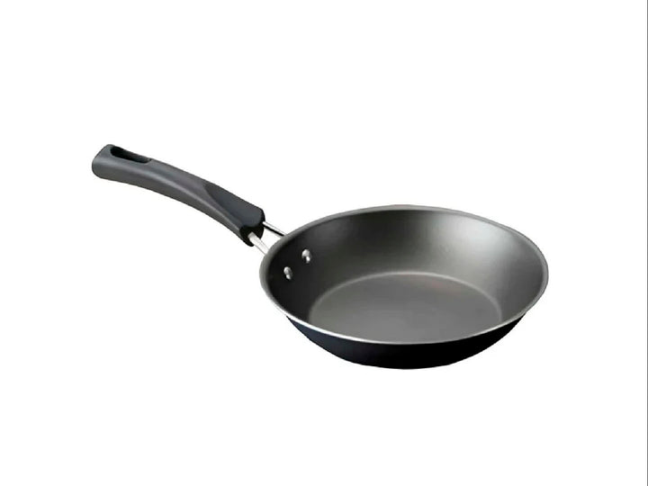 Batería de cocina Tramontina azul de 9 piezas con tapas de vidrio y mangos negros.