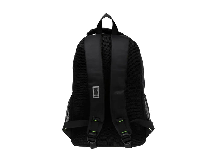Mochila escolar K-Swiss color negro con detalles en verde neón y múltiples compartimentos.