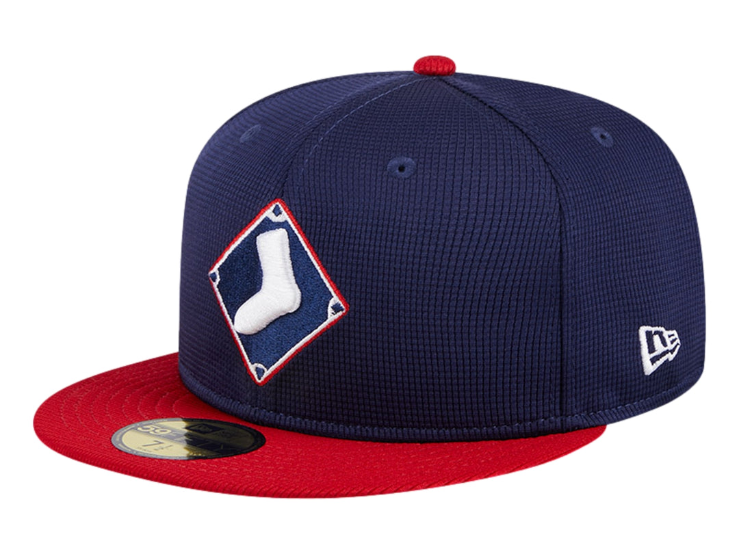 Gorra New Era de los Chicago White Sox en color azul marino con visera roja y logo frontal bordado.