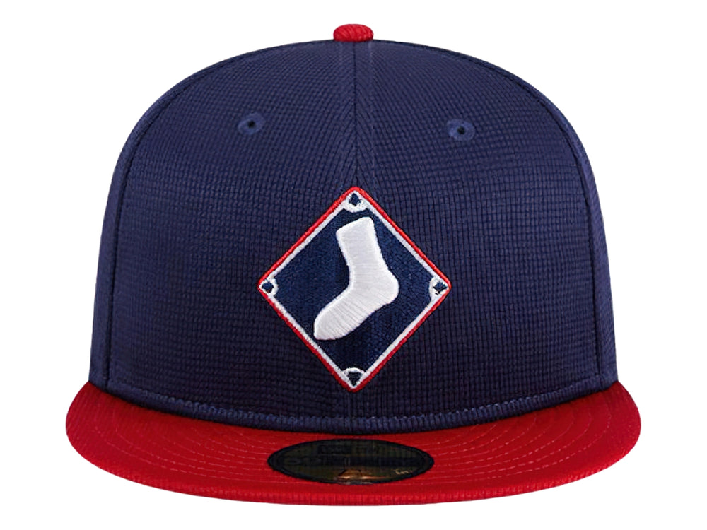 Gorra New Era de los Chicago White Sox en color azul marino con visera roja y logo frontal bordado.