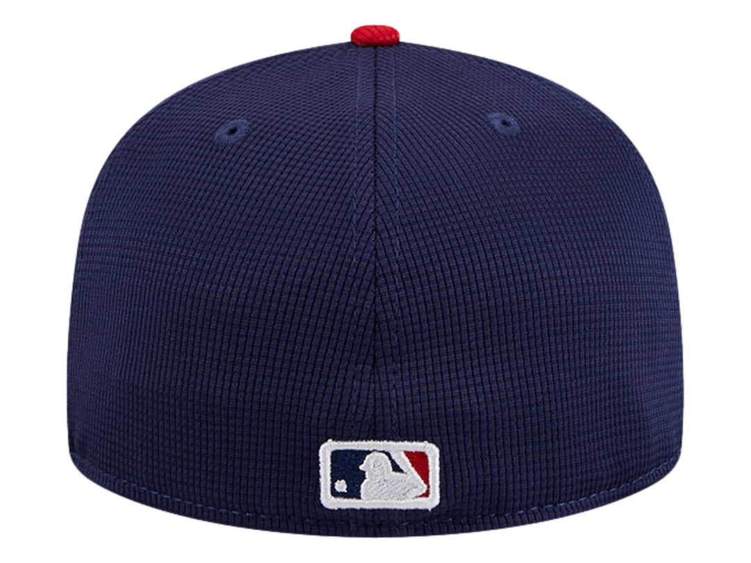 Gorra New Era de los Chicago White Sox en color azul marino con visera roja y logo frontal bordado.