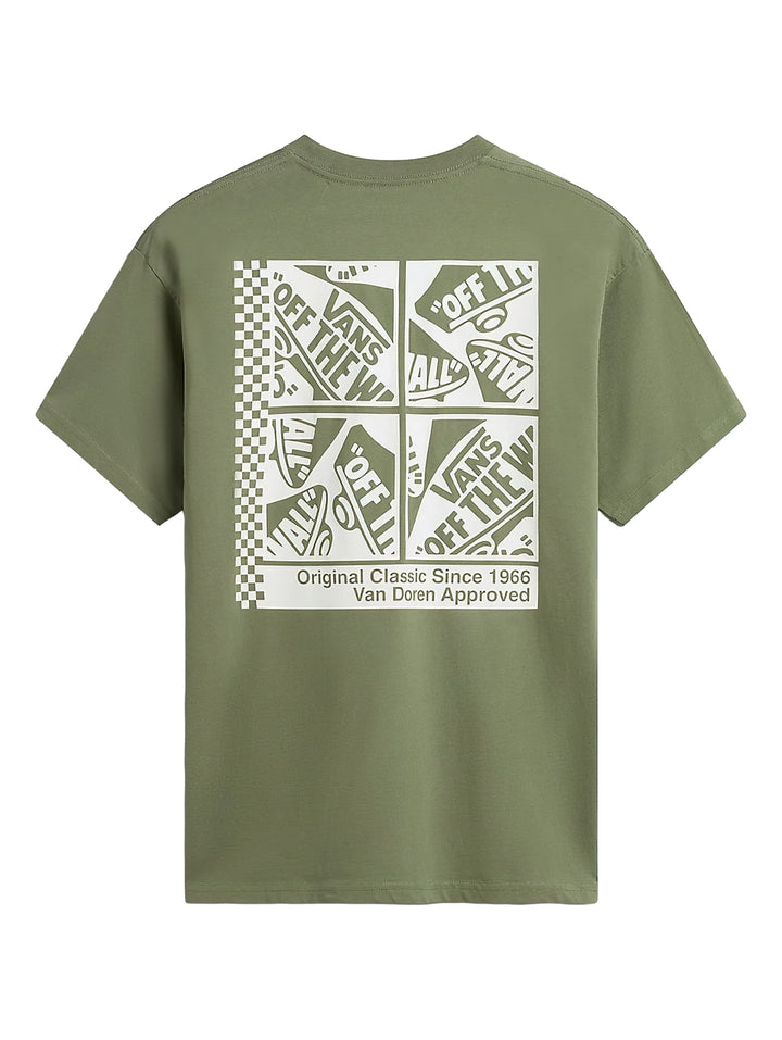 Hombre usando una camiseta de manga corta color oliva con un gráfico frontal blanco de VANS.