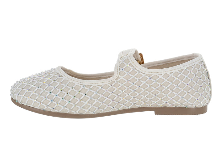 Zapato plano color beige claro con diseño de malla tejida y hebilla dorada.
