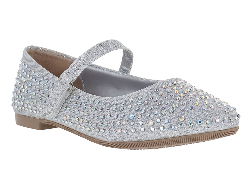 Zapato plano plateado para niña con acabado brillante, pedrería y correa ajustable.