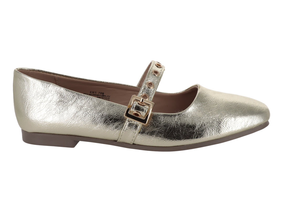 Zapato plano color oro inglés con correa y hebilla para niña.