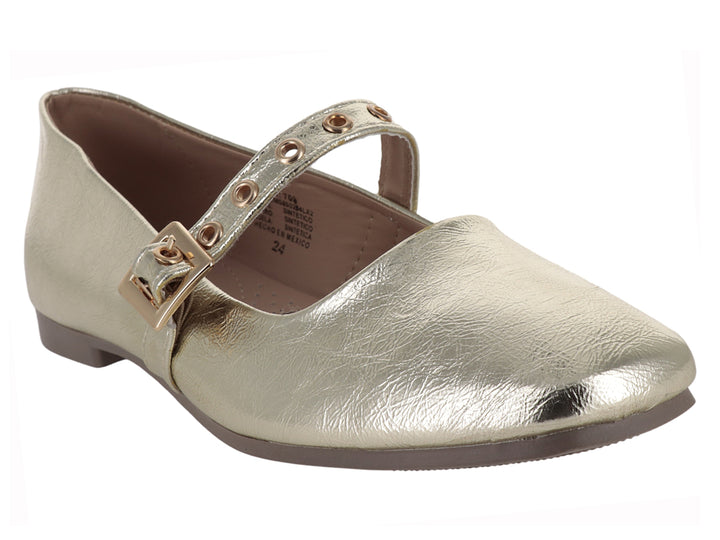 Zapato plano color oro inglés con correa y hebilla para niña.