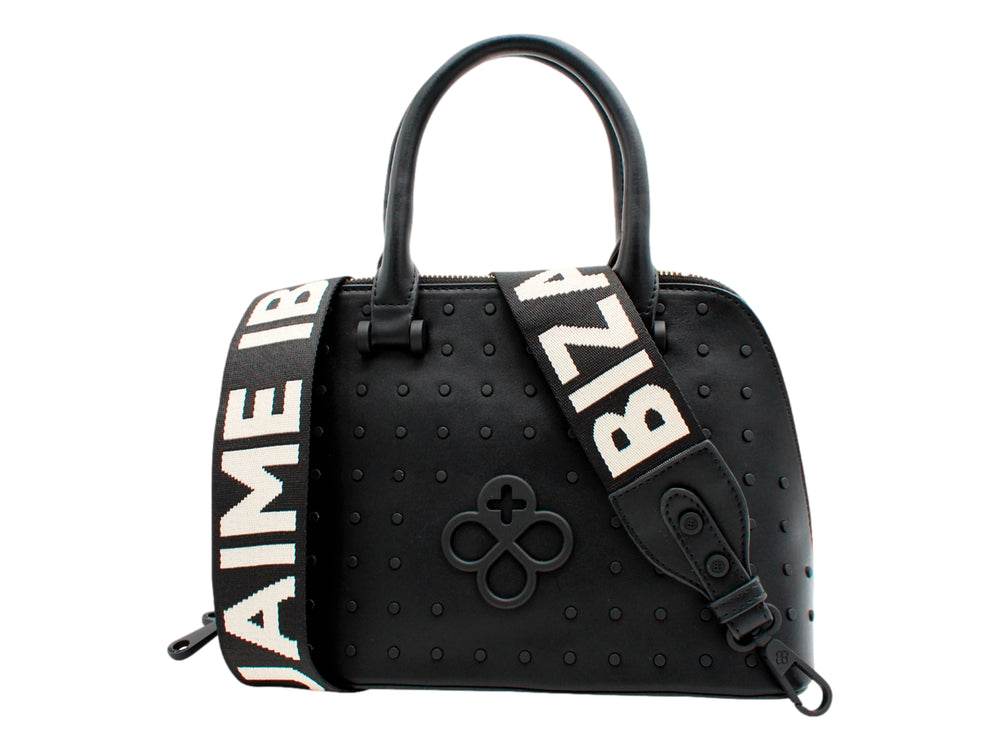 Bolso satchel color negro de Jaime Ibiza con asas, correa larga y detalles decorativos en relieve.