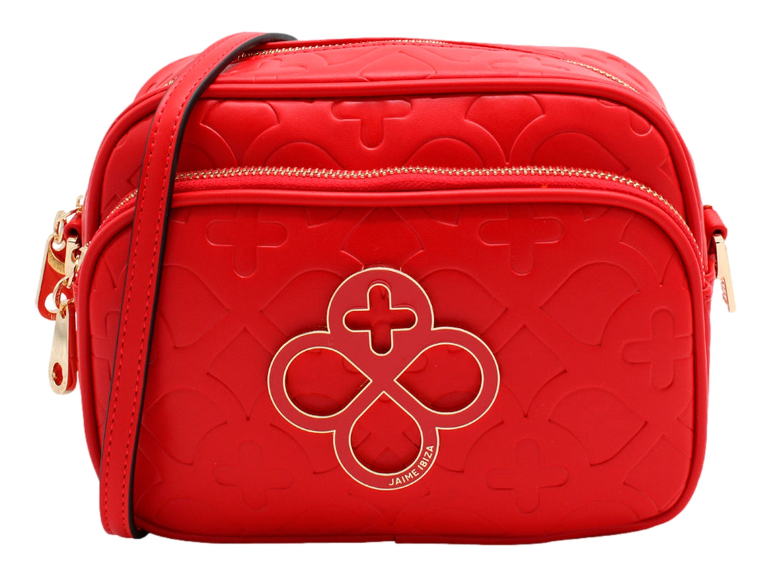 Bolso rojo de Jaime Ibiza con detalles dorados y correa ajustable.