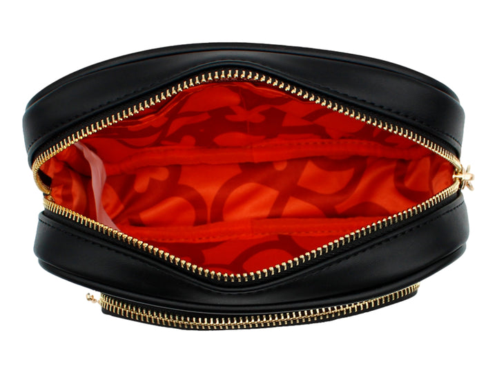 Bolso pequeño de color negro con detalles y cierres en tono dorado, marca Jaime Ibiza.