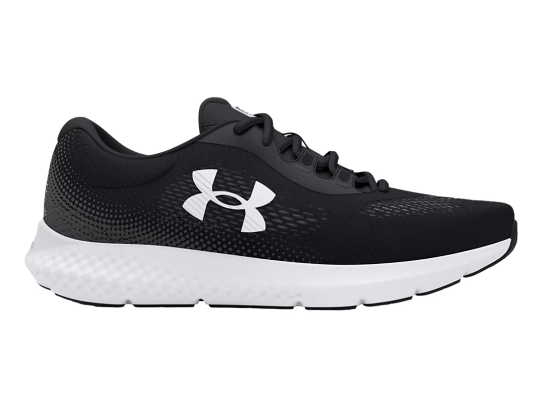 Tenis deportivos Under Armour color negro con suela blanca y logotipo blanco lateral.