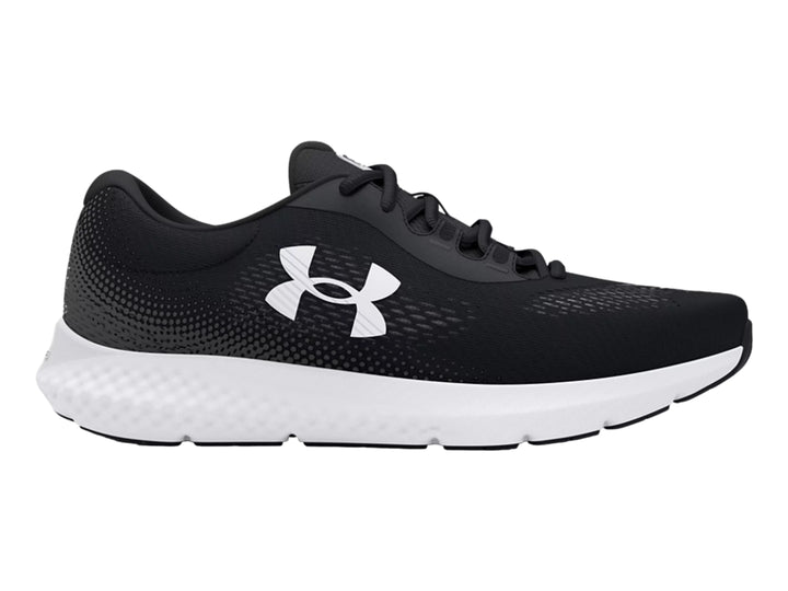Tenis deportivos Under Armour color negro con suela blanca y logotipo blanco lateral.