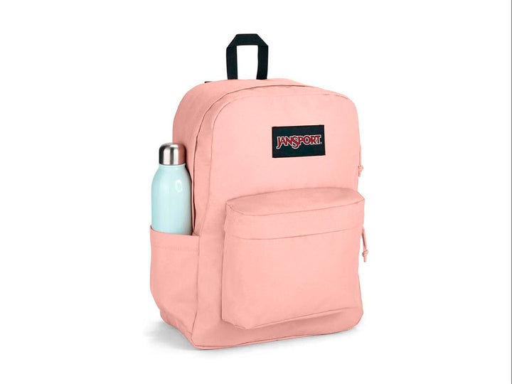 Mochila JanSport SuperBreak Plus en color rosa Misty Rose con bolsillo frontal y asa negra.