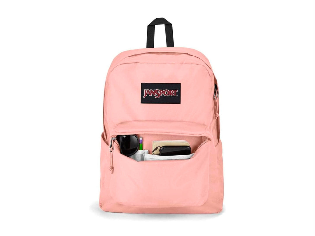 Mochila JanSport SuperBreak Plus en color rosa Misty Rose con bolsillo frontal y asa negra.