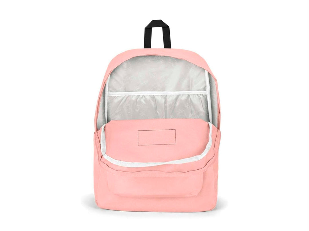 Mochila JanSport SuperBreak Plus en color rosa Misty Rose con bolsillo frontal y asa negra.