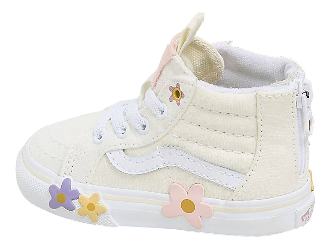 Tenis Vans Sk8-Hi color blanco hueso con aplicaciones de flores coloridas y cierre lateral.