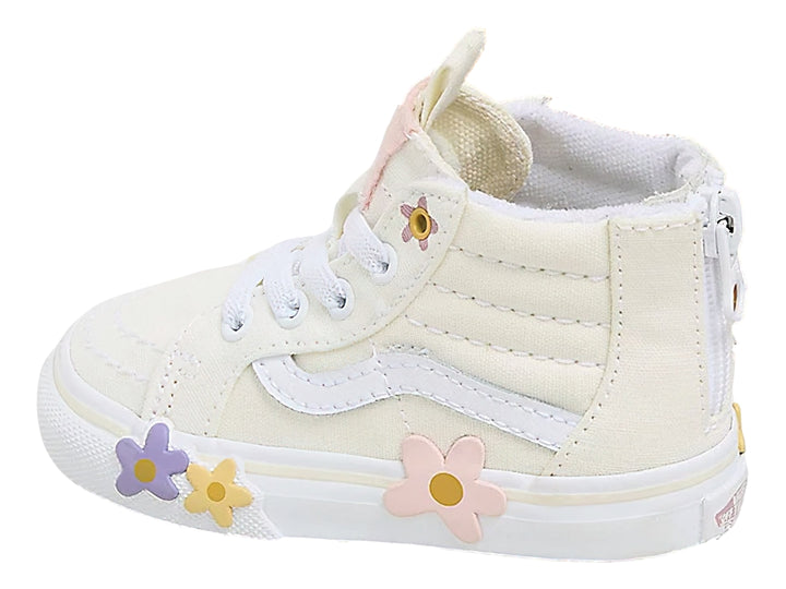 Tenis Vans Sk8-Hi color blanco hueso con aplicaciones de flores coloridas y cierre lateral.