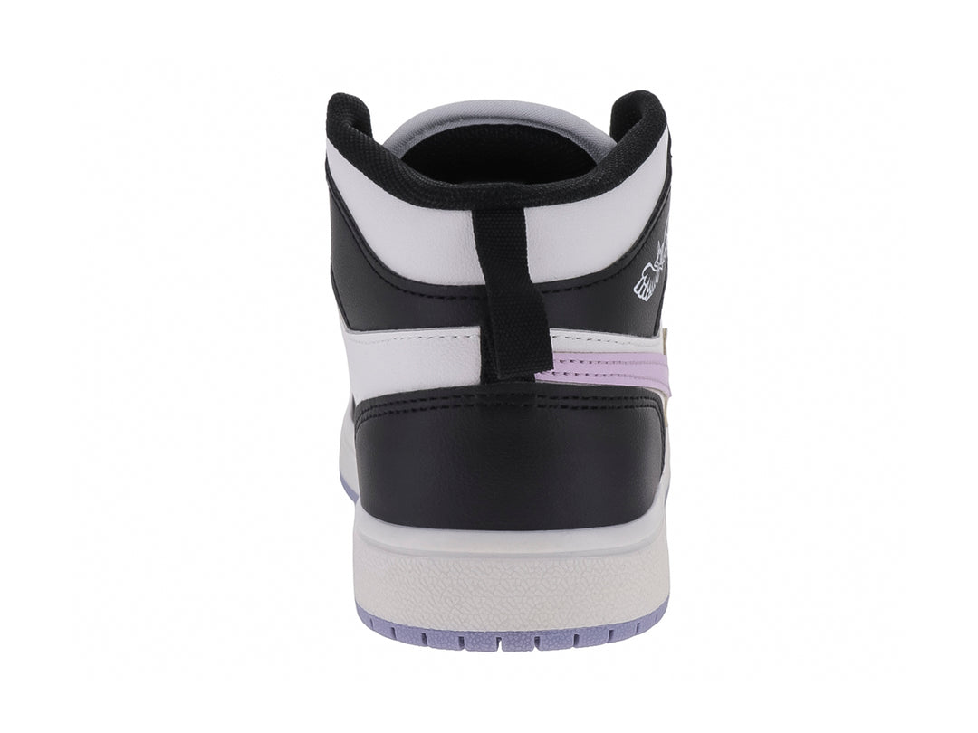 Tenis deportivos de bota en colores blanco y negro con detalles de estrella y rayo en color morado.