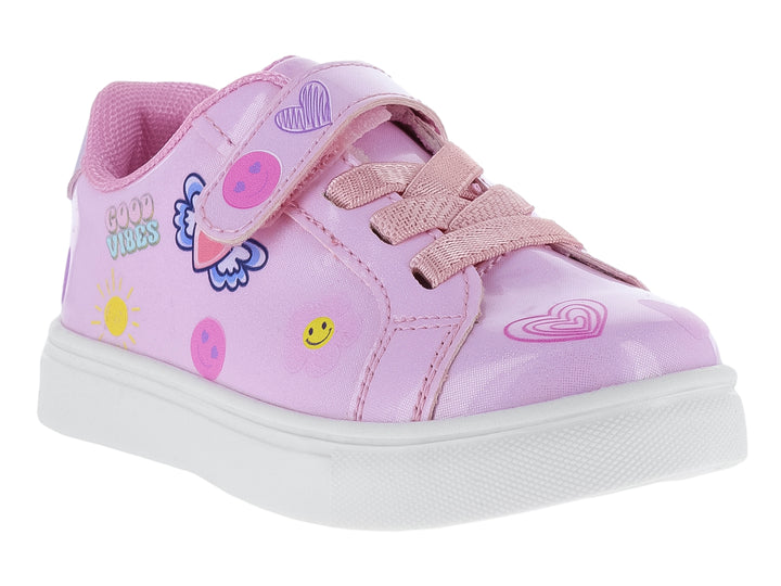 Tenis rosas brillantes para niña con decoraciones de corazones, soles y caritas felices, con suela blanca.
