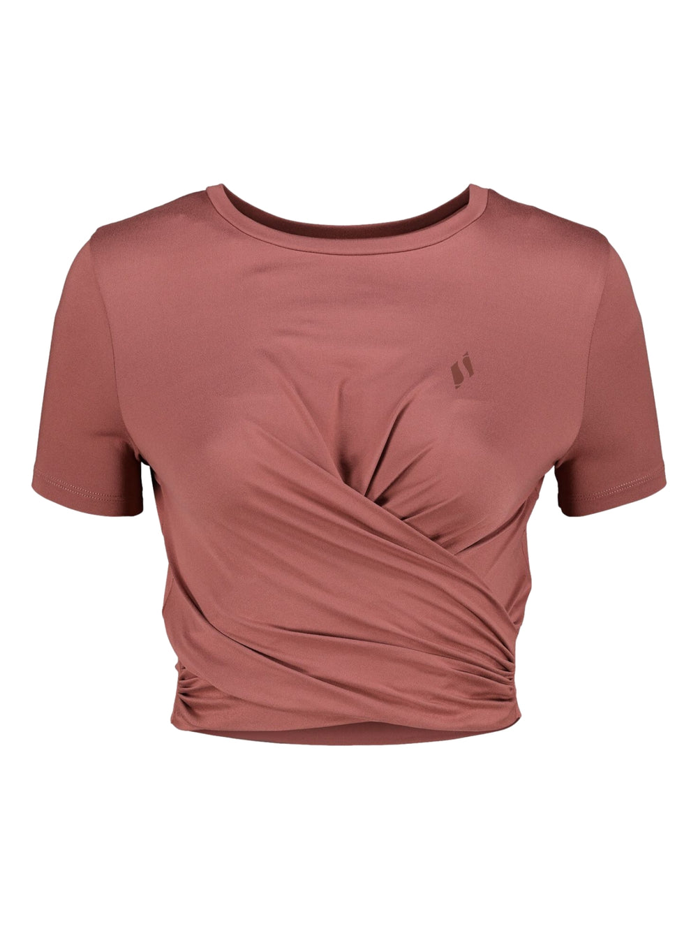 Mujer vistiendo playera deportiva Skechers color rosa oscuro con diseño cruzado en la cintura.