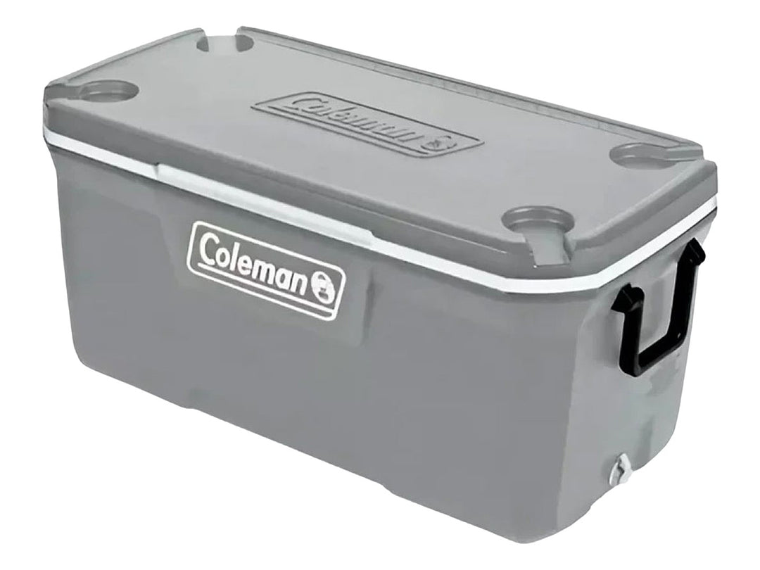 Hielera Coleman de 120 QT en color gris con tapa blanca y asas laterales negras.