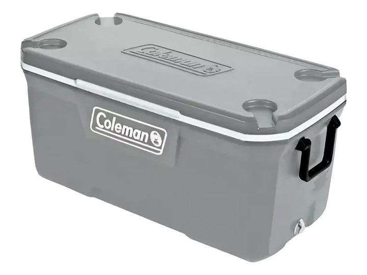Hielera Coleman de 120 QT en color gris con tapa blanca y asas laterales negras.