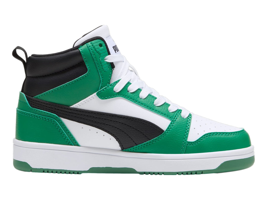 Tenis PUMA Rebound V6 Mid JR en colores blanco, verde y negro para niño.