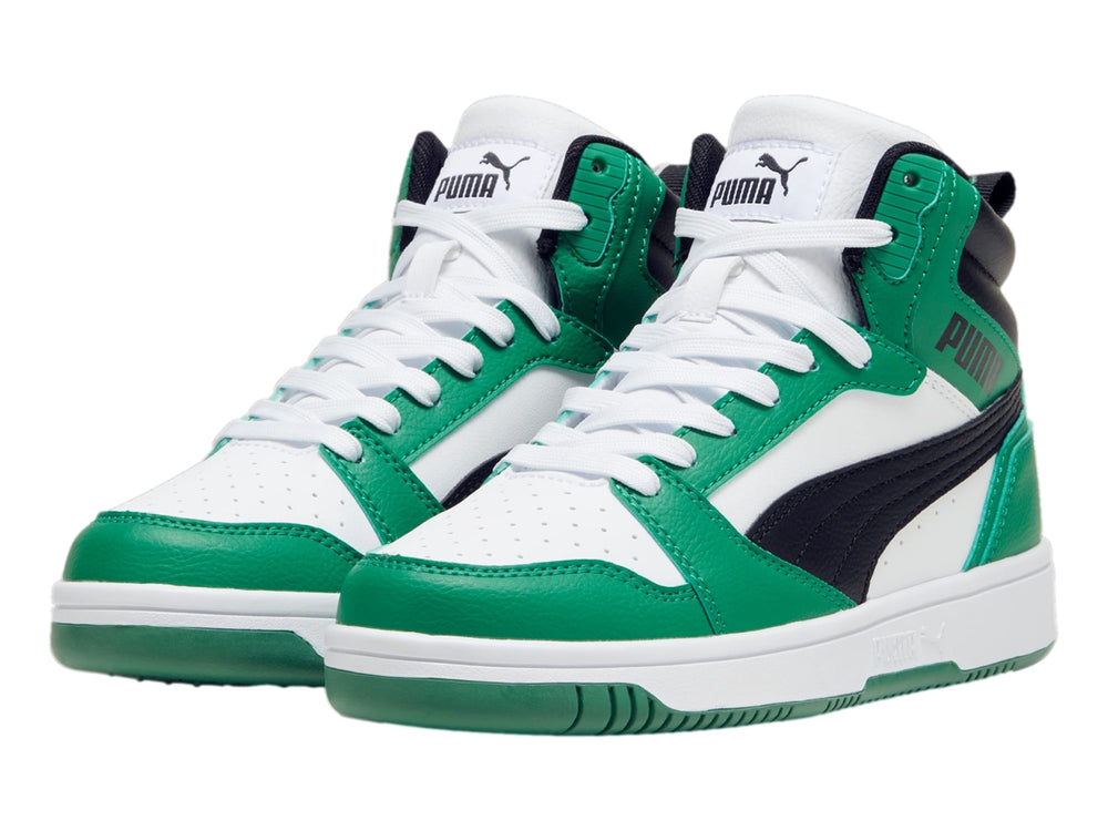 Tenis PUMA Rebound V6 Mid JR en colores blanco, verde y negro para niño.