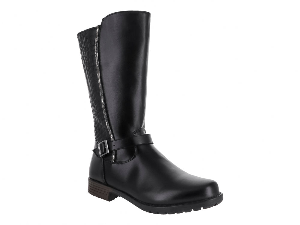 Bota negra de caña media con detalle acolchado lateral, cremallera y hebilla decorativa.