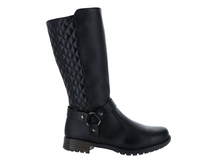 Bota negra de caña alta con detalle acolchado en rombos y correa con hebilla plateada.