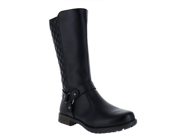 Bota negra de caña alta con detalle acolchado en rombos y correa con hebilla plateada.