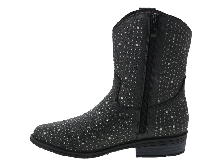 Bota vaquera color negro con detalles de pequeños brillantes en toda la superficie.