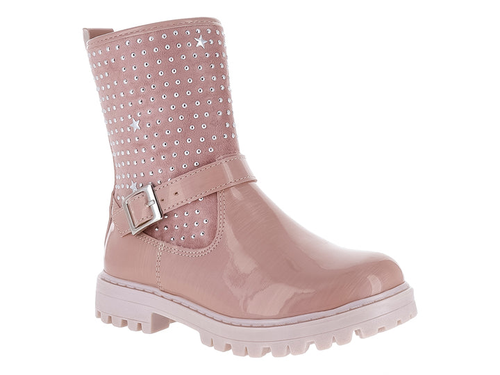 Bota rosa brillante para niña con detalles de estoperoles plateados, hebilla y suela gruesa.