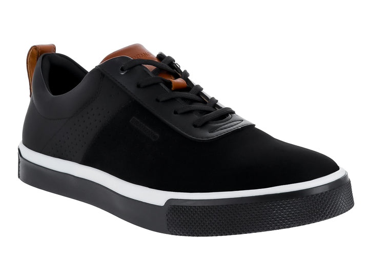 Zapato casual negro con suela blanca y detalles cafés en el talón y la lengüeta.