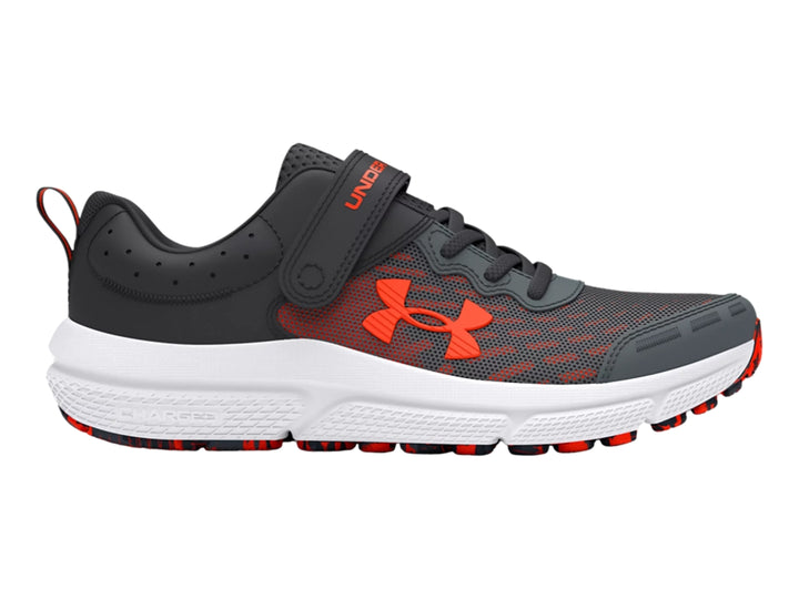 Tenis deportivos Under Armour color gris con detalles en naranja y suela blanca.