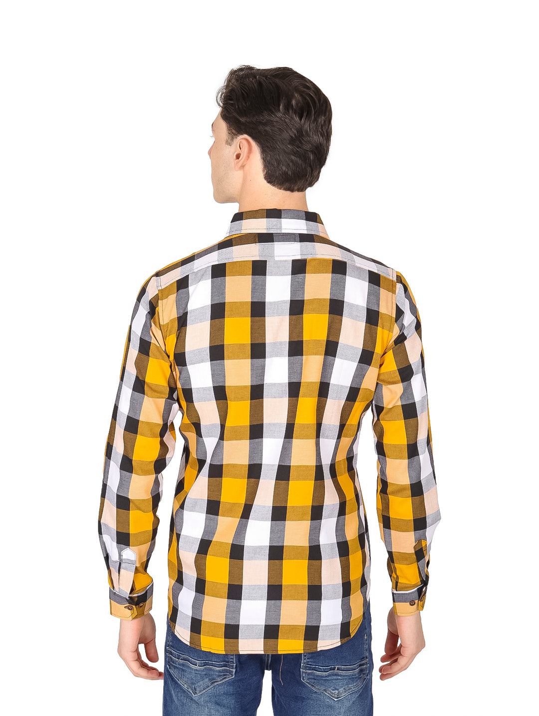 Camisa de manga larga con estampado de cuadros en colores amarillo, blanco y negro.